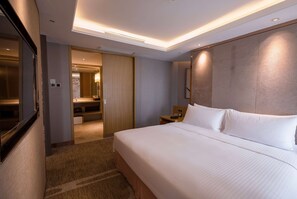 Room, 1 King Bed (Quiet Special Room) | Free WiFi, bed sheets - Ramada Plaza Fuzhou South (Fuzhou)