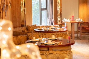Daily buffet breakfast (CNY 118 per person) - Ramada Plaza Fuzhou South (Fuzhou)