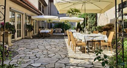 Villa Estera - Hotel & Restauracja