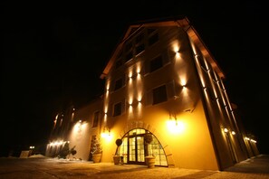 Façade de l’hébergement - soirée/nuit