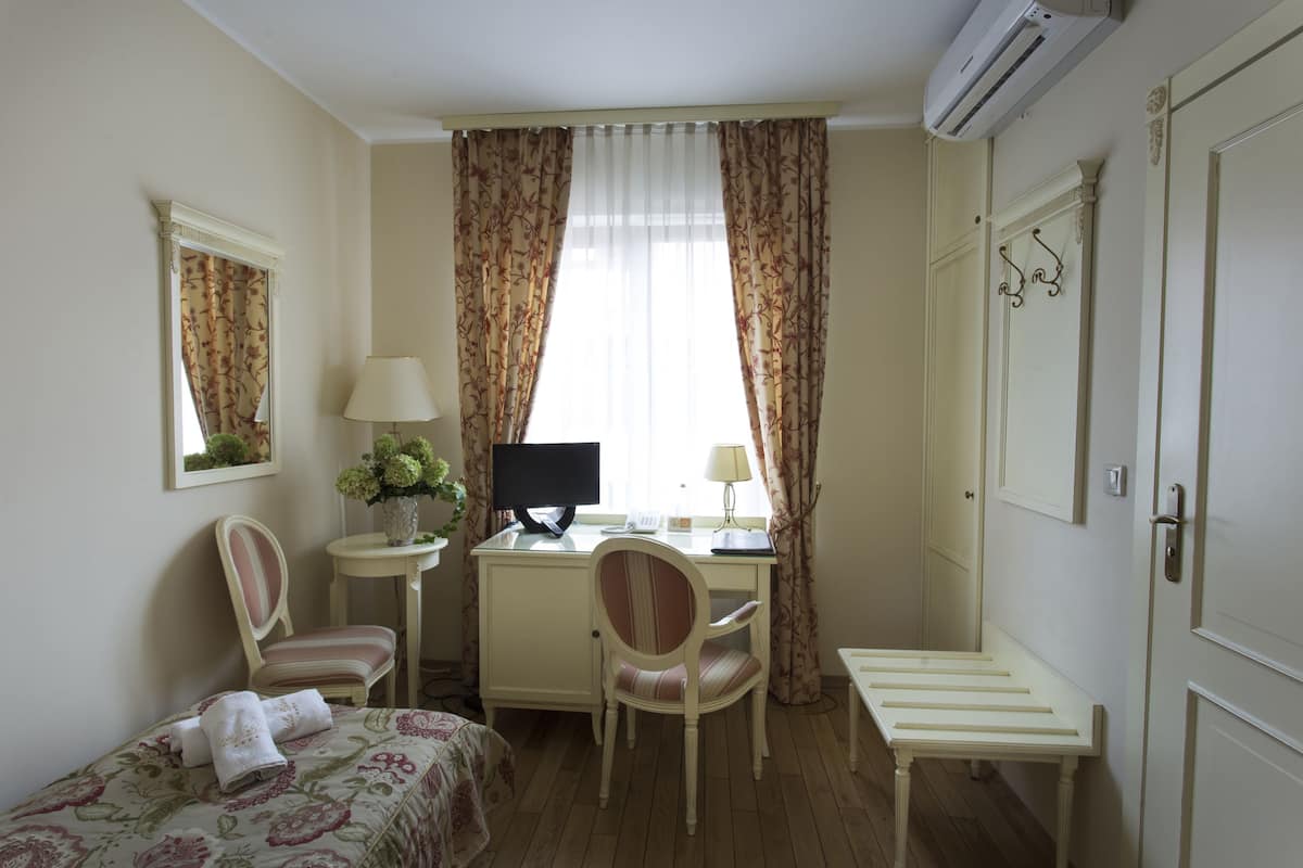 1 bedroom, down comforters, individually decorated