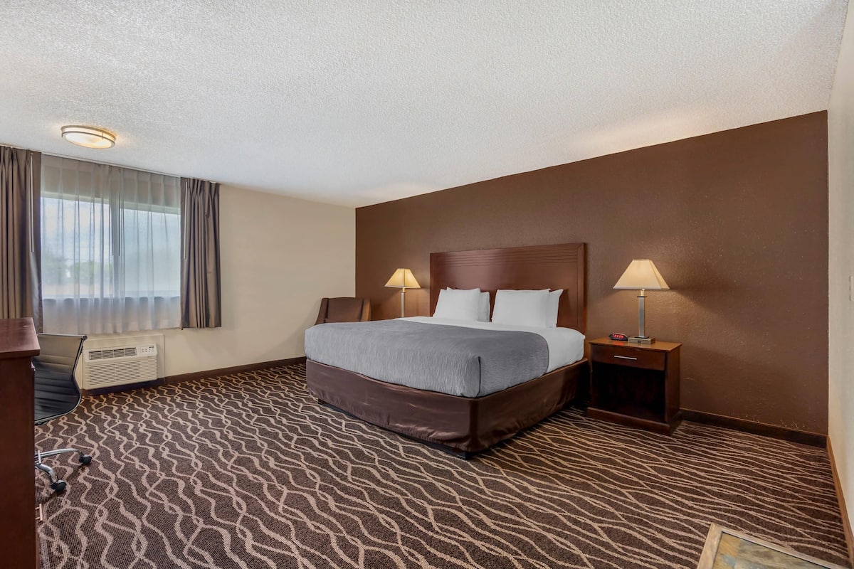 Iron/ironing board, cots/infant beds, rollaway beds, free WiFi