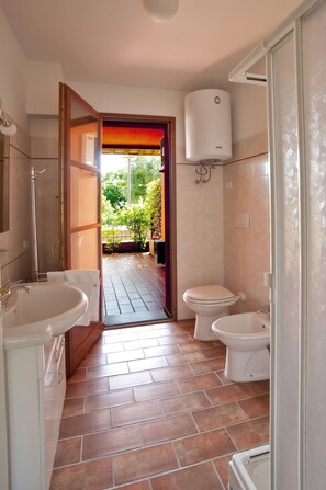 Bathroom - Borgo Etrusco S.p.A. (Scarlino)