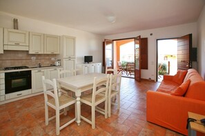 Apartment, 2 Bedrooms | Living room