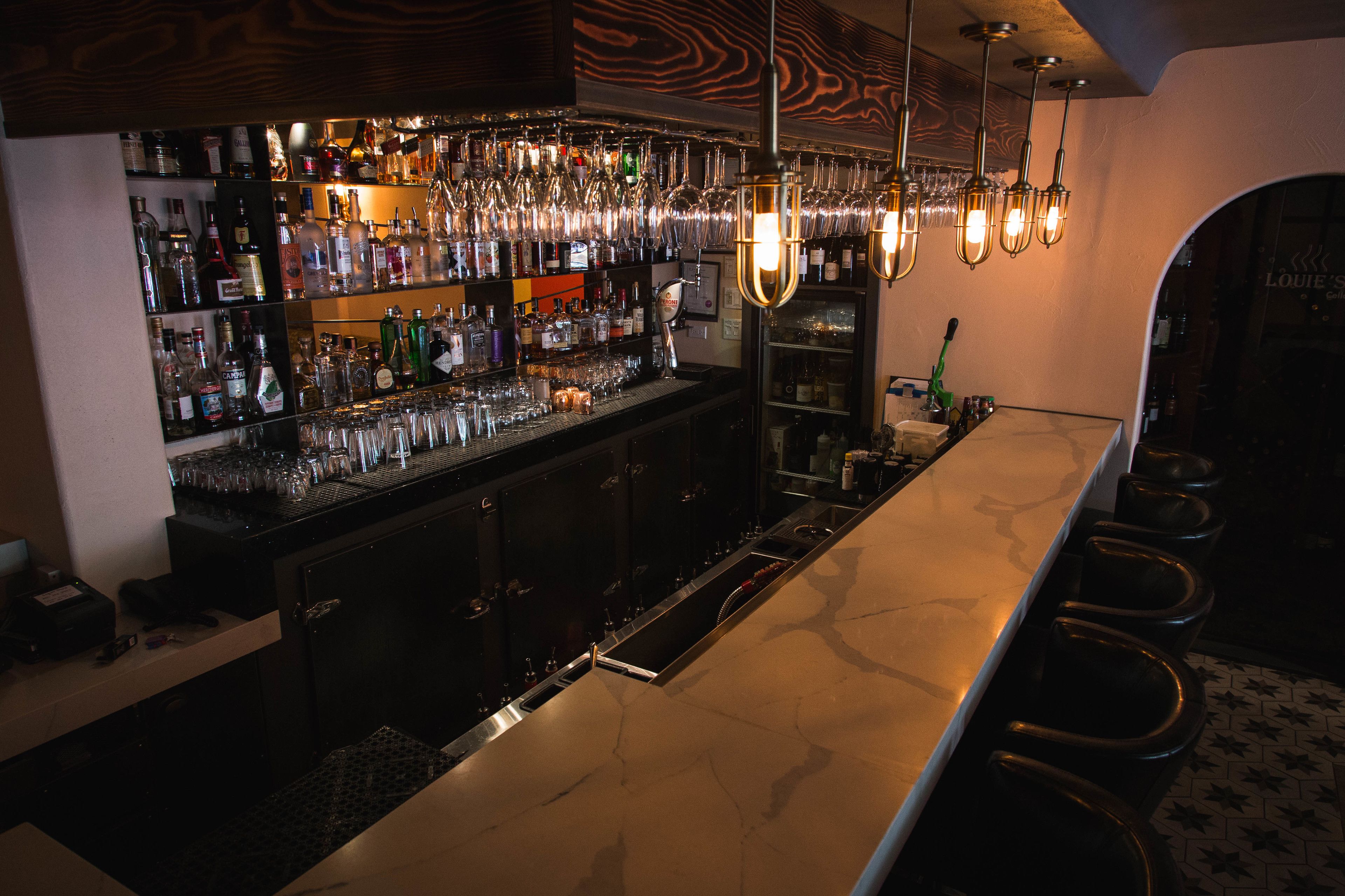 2 restaurants, breakfast, lunch, dinner served; american cuisine