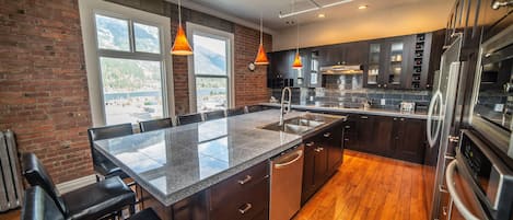 Suite ejecutiva | Cocina privada | Refrigerador y microondas