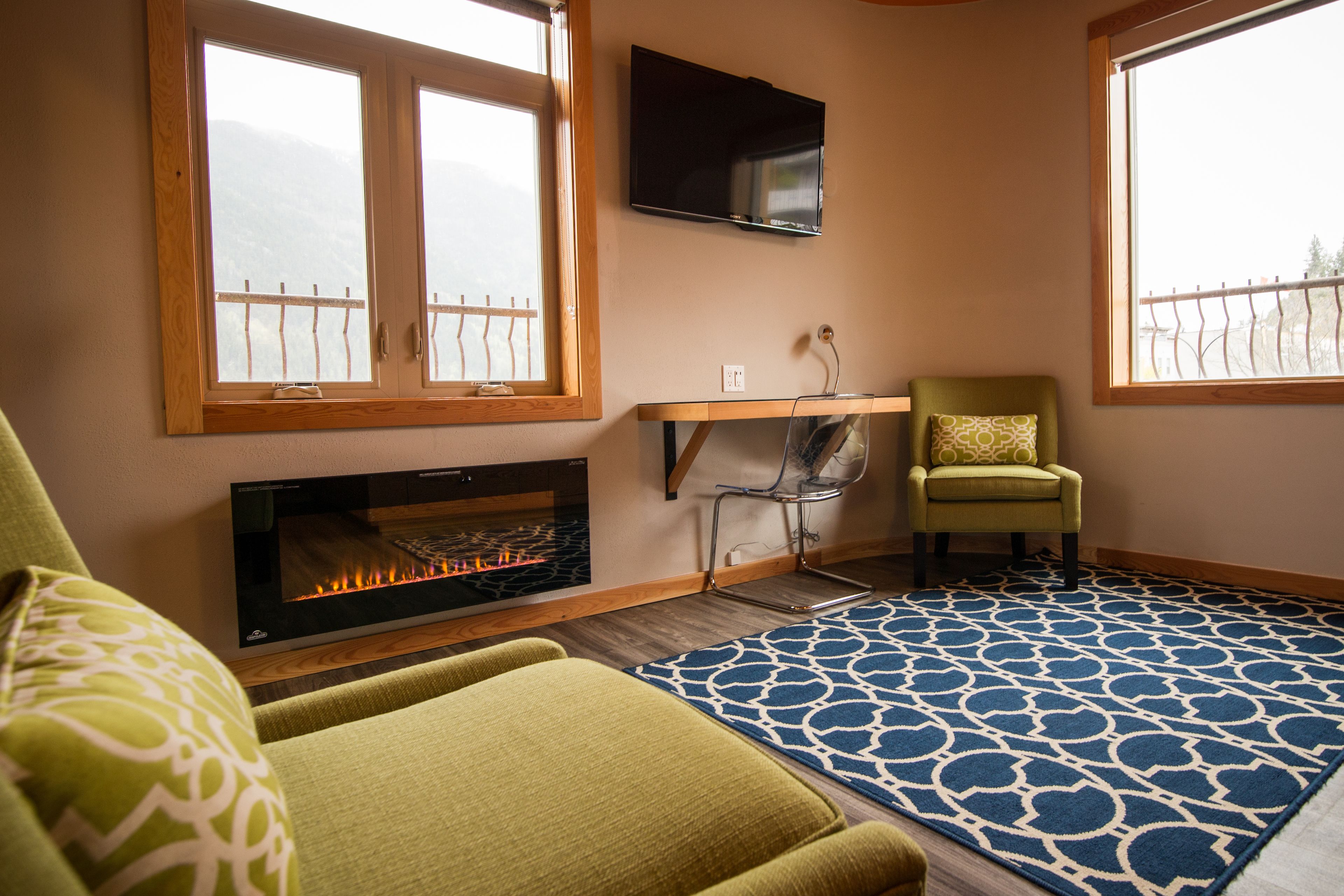 deluxe room, 1 king bed, mountain view | down duvets, desk, laptop workspace, iron/ironing board