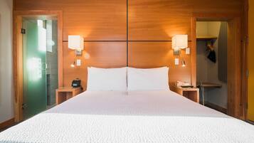 Chambre Deluxe, 1 grand lit, vue sur la montagne | Couette en duvet, bureau, espace de travail pour ordinateurs portables