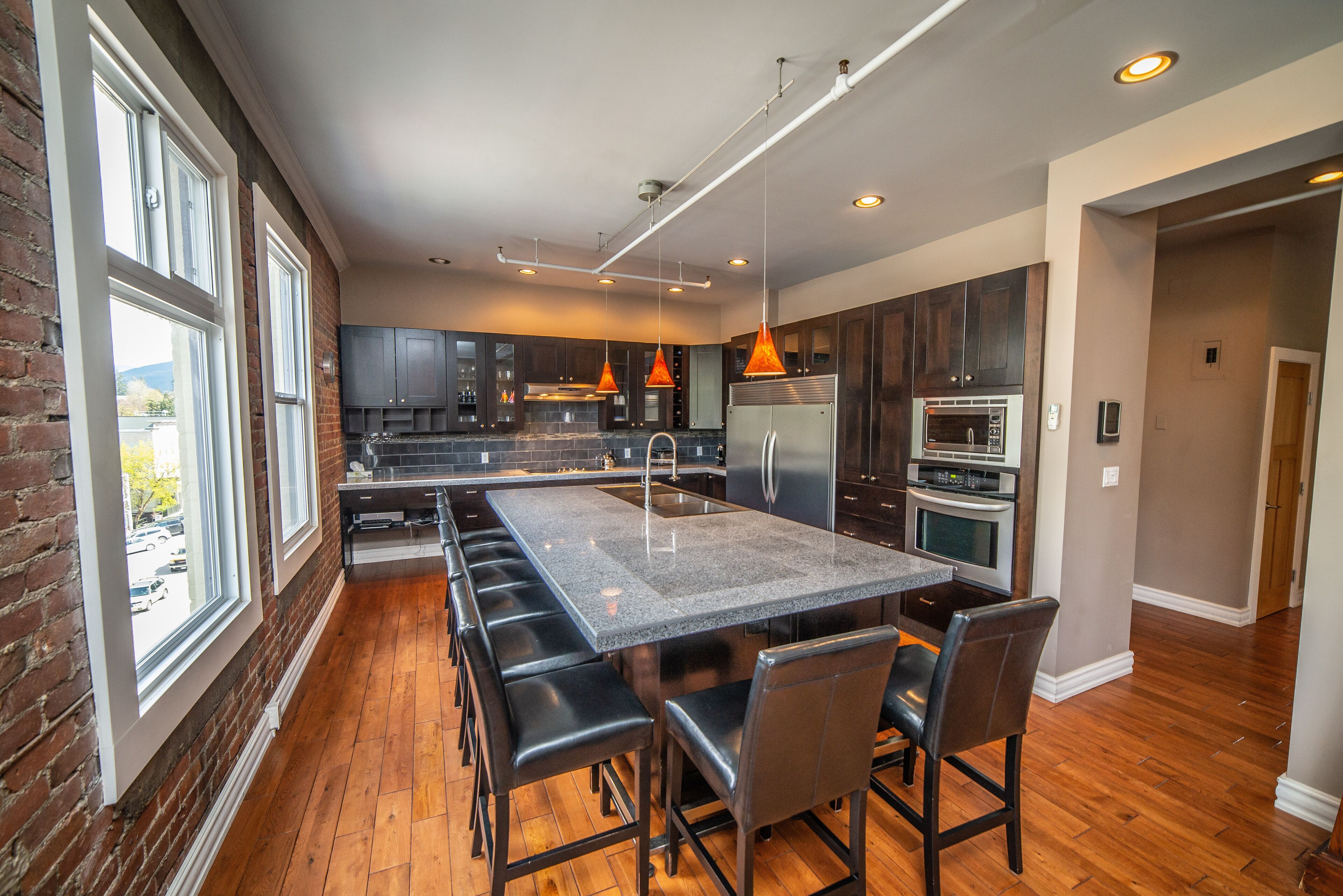 executive suite | private kitchen | fridge, microwave