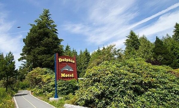 Exterior - Dolphin Motel (Tofino)