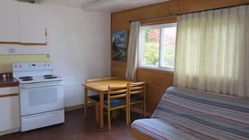 Refrigerador y cafetera y tetera