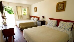 Standard Double Room | Cots/infant beds, free WiFi - Dolphin Motel (Tofino)