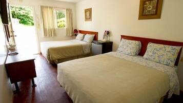 Cots/infant beds, free WiFi