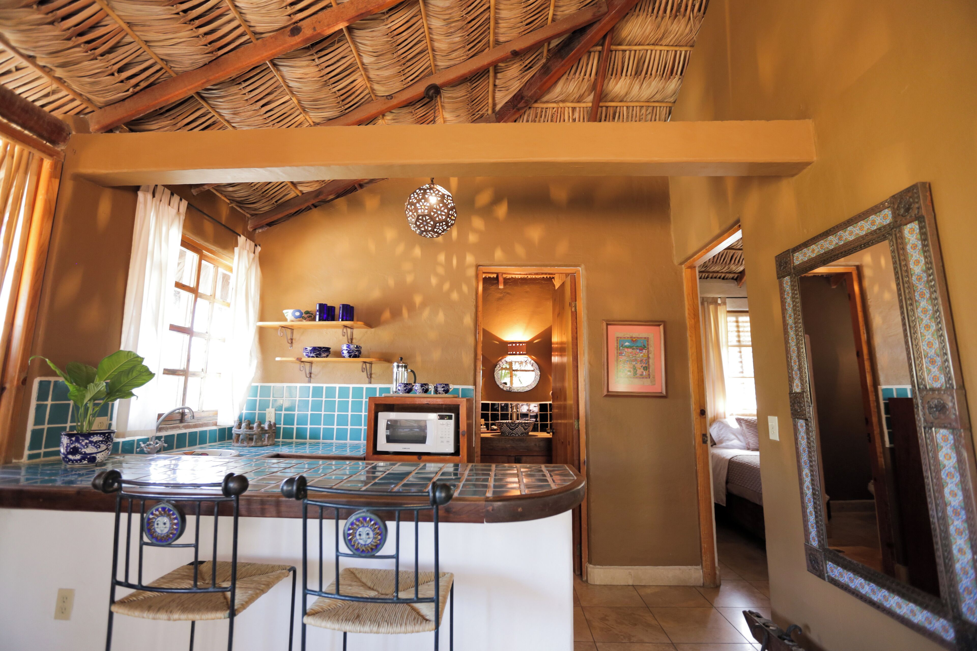 garden-bungalow, 2 bedrooms, thatched roof, king, queen and twin beds | living area