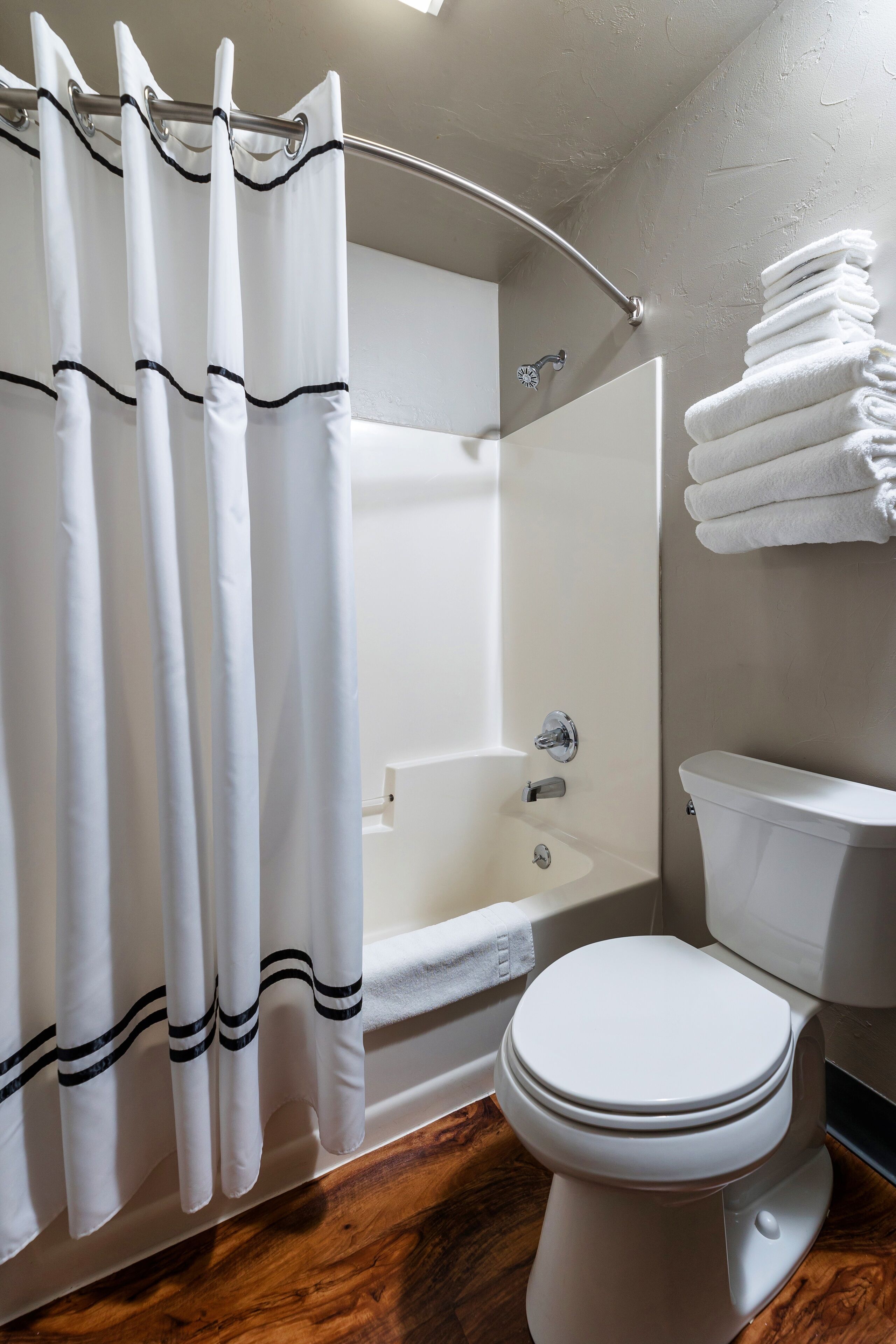 combined shower/bathtub, free toiletries, hair dryer, towels