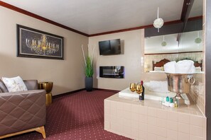 Habitación romántica | Camas con pillow-top, escritorio y espacio para trabajar con laptop 