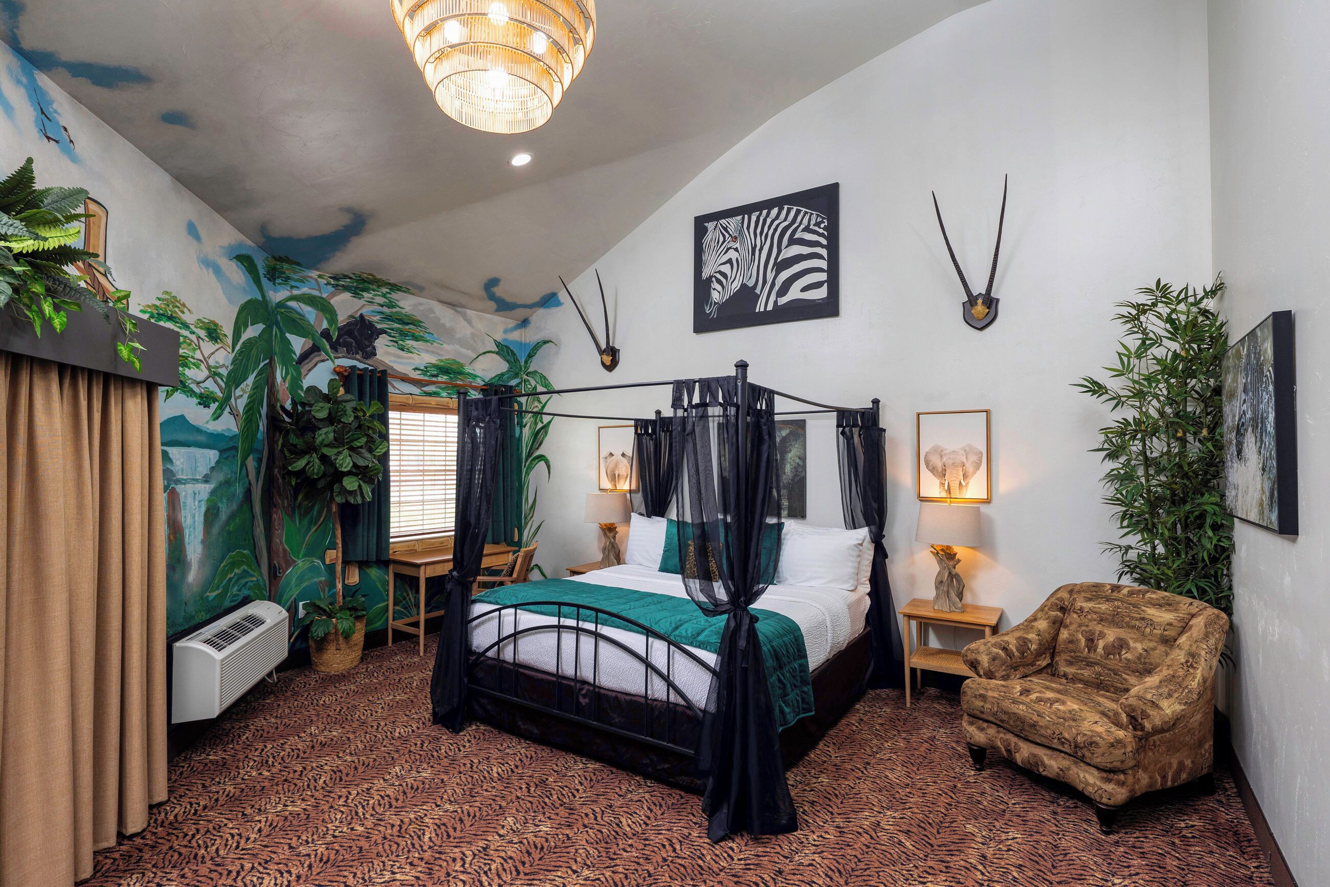 Habitación romántica | Camas con pillow-top, escritorio y espacio para trabajar con laptop 