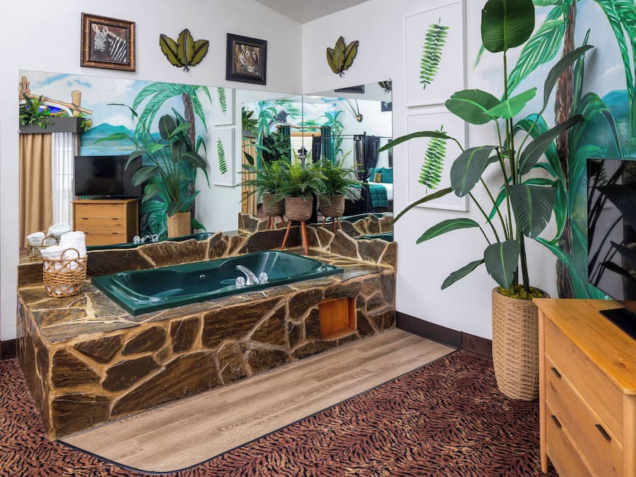 Romantic Room | Private spa tub