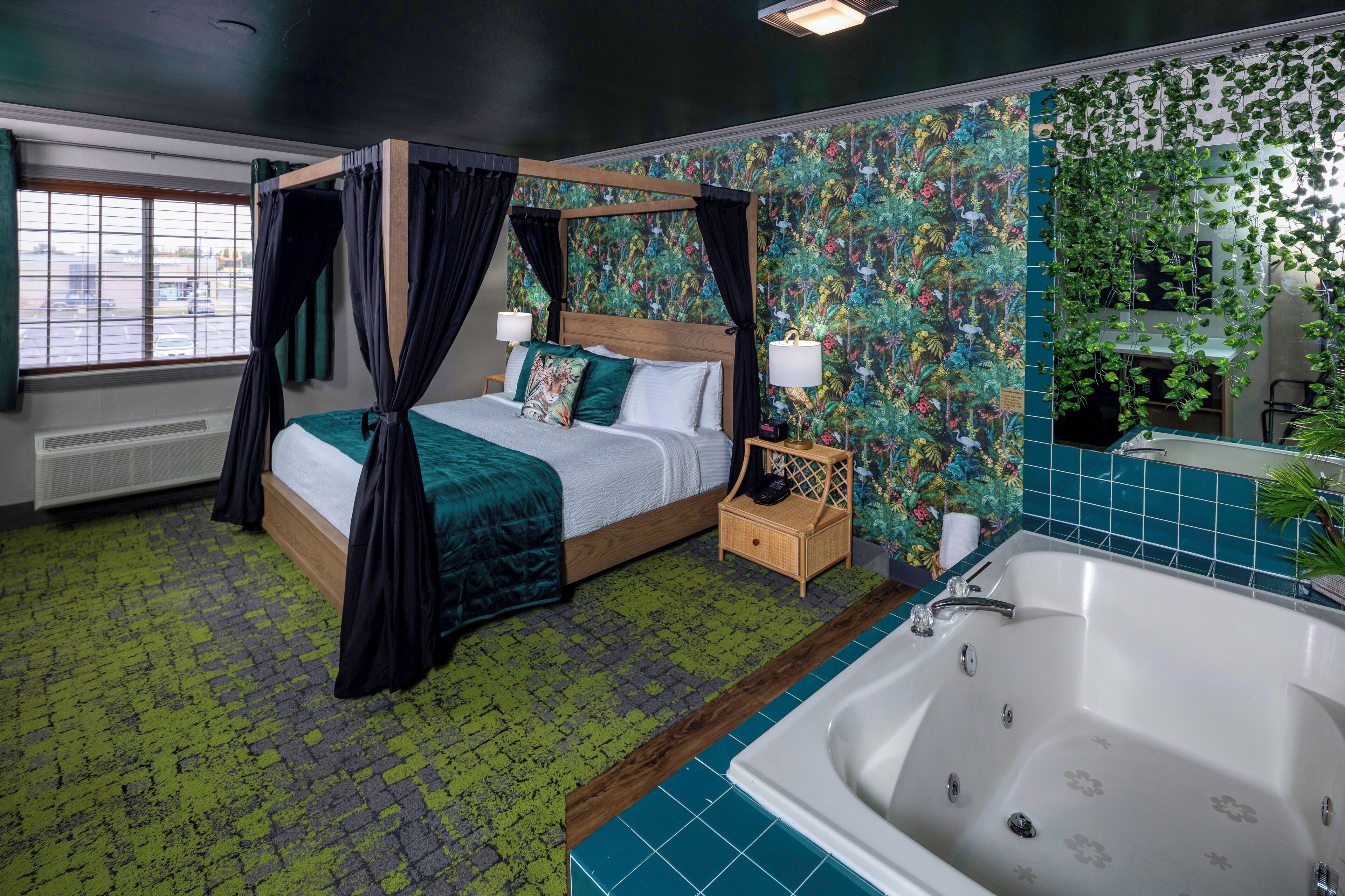 Habitación romántica | Camas con pillow-top, escritorio y espacio para trabajar con laptop 