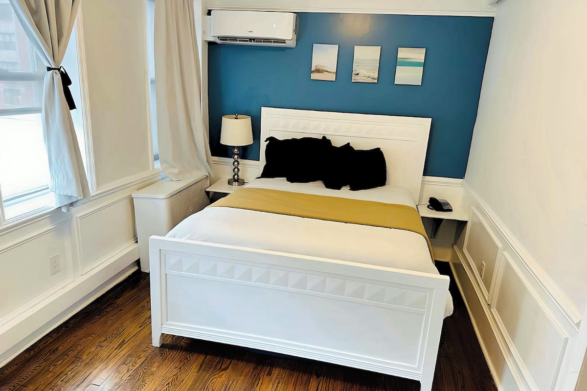 Deluxe Queen Suite with Scenic View | 1 bedroom, in-room safe, iron/ironing board, free WiFi