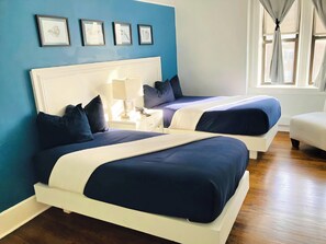 Standard Twin | In-room safe, iron/ironing board, free WiFi, bed sheets - Long Beach Hotel (Long Beach)