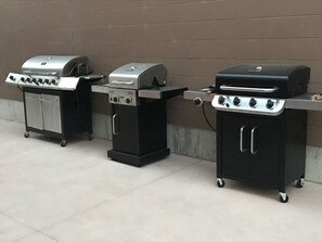 BBQ/picnic area - Sahara Courtyard Inn Penticton (Penticton)