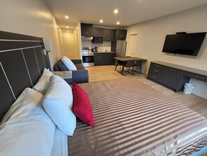 Two-Bedroom Apartment | Interior - Sahara Courtyard Inn Penticton (Penticton)