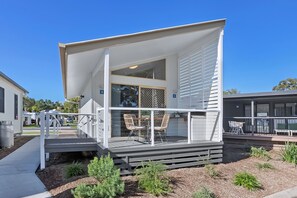 Premium Cabin - Sleeps 2 - Accessible - Dog Friendly | Terrace/patio - Reflections Ferry Reserve - Holiday Park (Brunswick Heads)