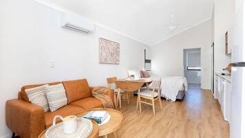 Premium Cabin - Sleeps 2 - Accessible - Dog Friendly | Living area