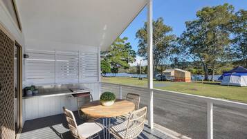 Premium Cabin - Sleeps 5 - Dog Friendly | Water view