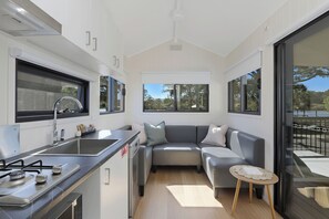 Tiny Home - Sleeps 2 - Dog Friendly | Private kitchen | Fridge, microwave, stovetop, dishwasher - Reflections Ferry Reserve - Holiday Park (Brunswick Heads)