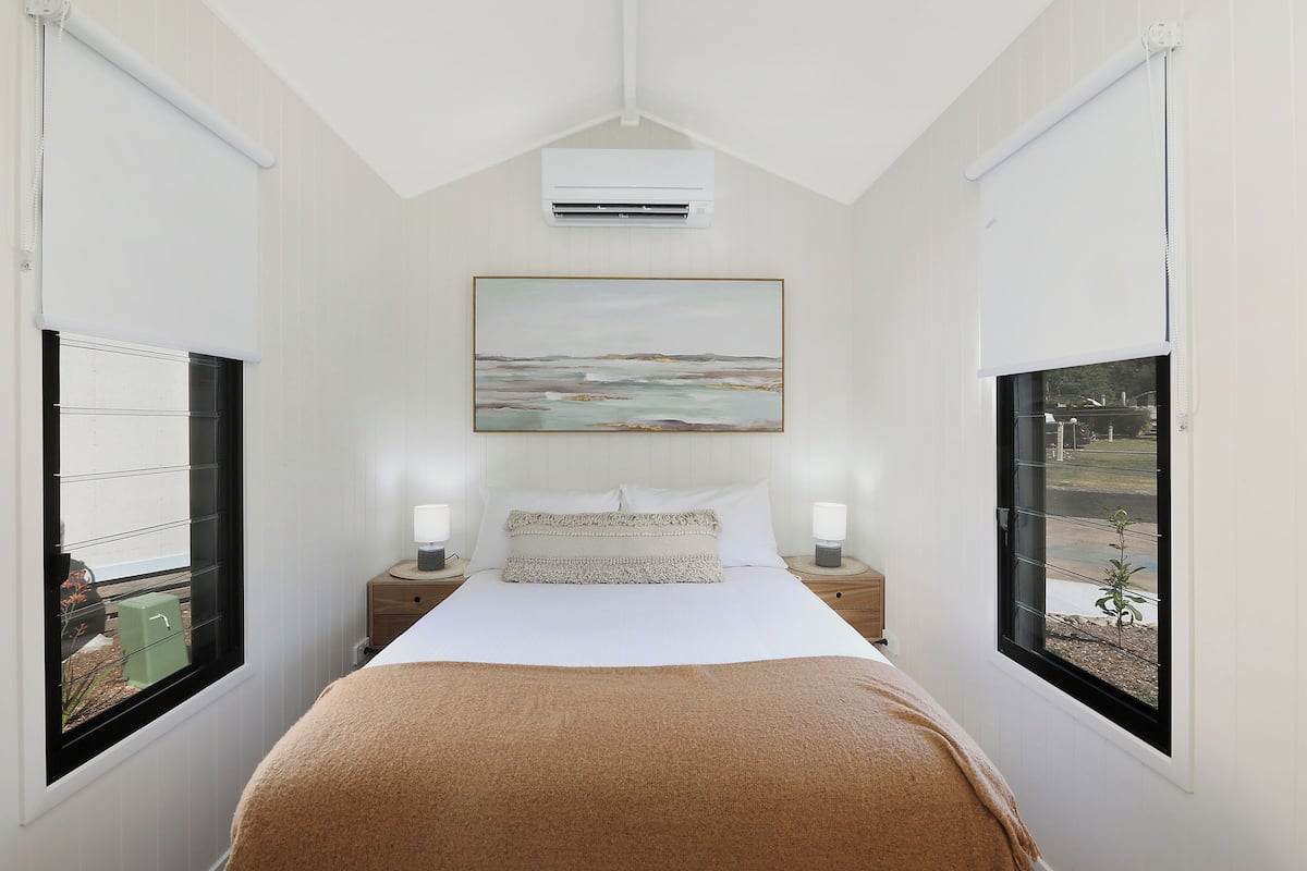 客房 (Tiny Home - Sleeps 2 - Dog Friendly) | 1 間臥室、遮光布/窗簾、熨斗/熨衣板、免費無線上網