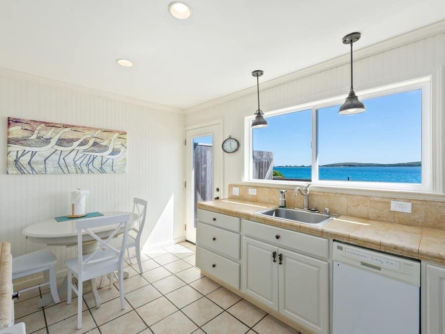Duplex, 1 Queen Bed, Kitchen, Ocean View (Pelican 2) | Private kitchen | Mini-fridge, coffee/tea maker