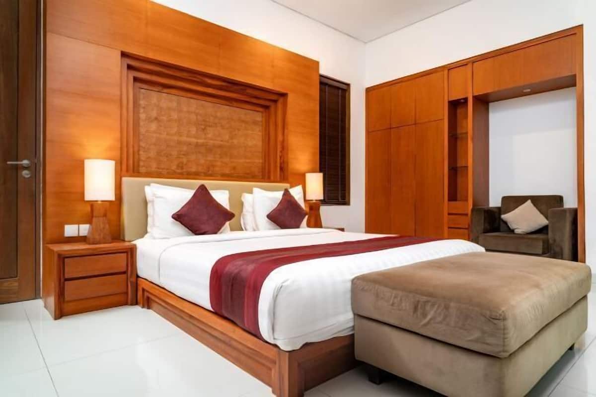 2 bedrooms, pillow-top beds, minibar, in-room safe
