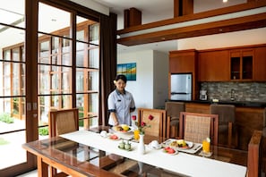 In-room dining - Bale Gede Villas (Seminyak)