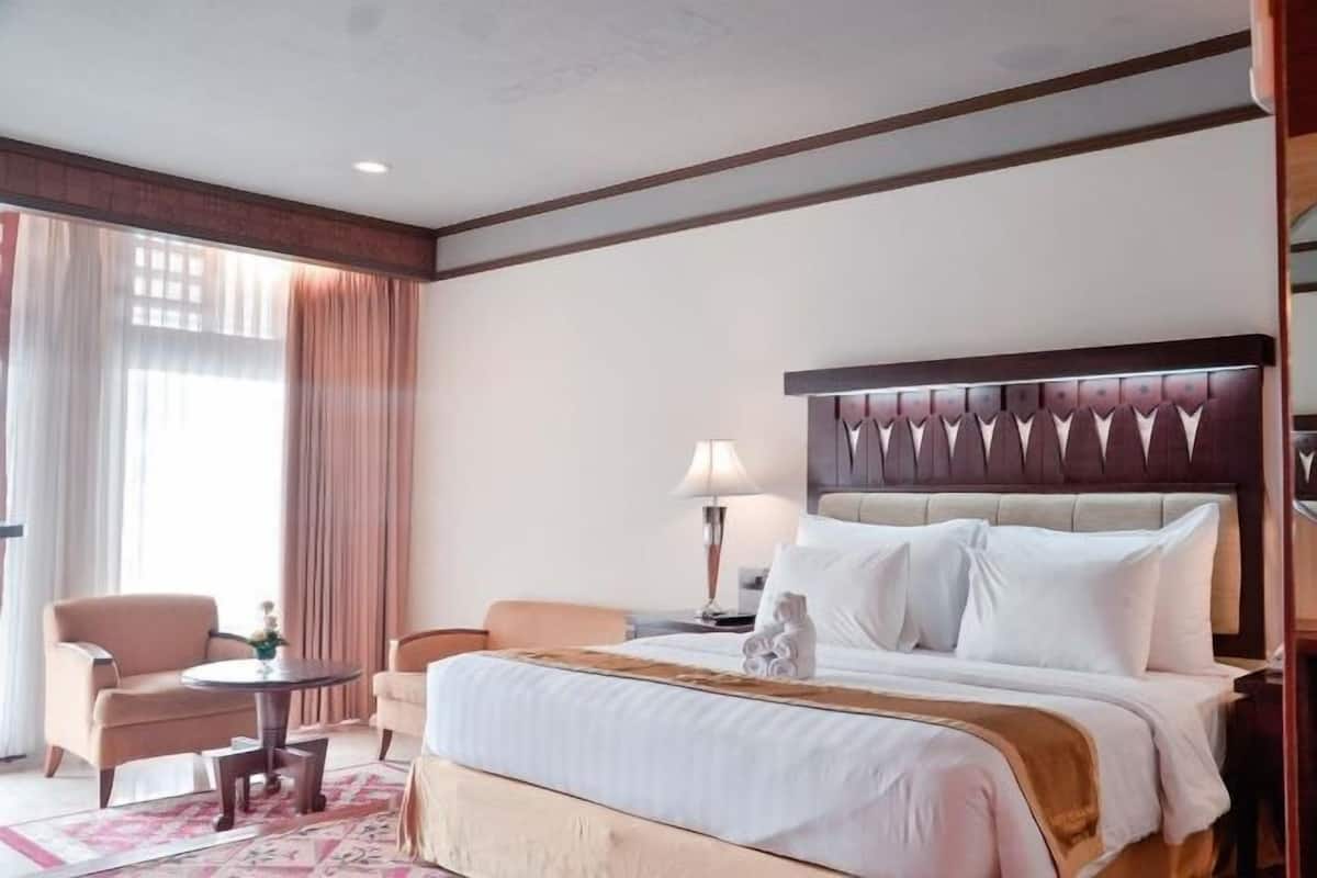 In-room safe, desk, laptop workspace, blackout curtains