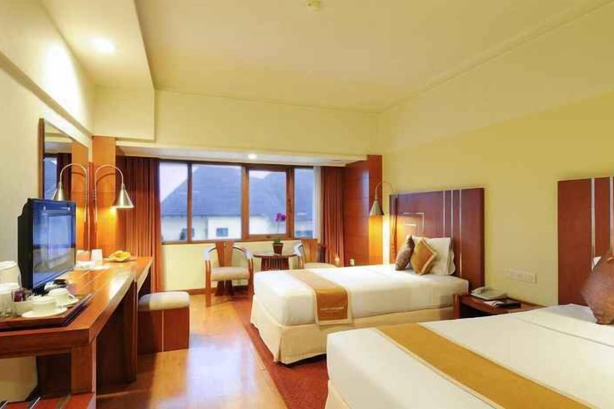 In-room safe, desk, laptop workspace, blackout curtains