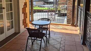 Executive Twin Room - One Queen & One Single Bed (Shared Balcony) | Terrace/patio