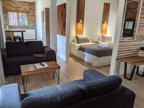 Family Suite (Shared Balcony) | Individually decorated, individually furnished, blackout drapes - Ettalong Beach Tourist Resort (Ettalong Beach)