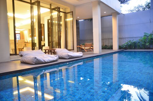 Jasmine Cozy Villa 3 BR Heated Pool and Billiard