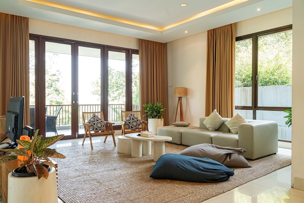 Jasmine Cozy Villa 3 Br Heated Pool And Billiard - Bandung