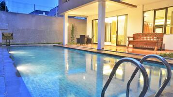 Kolam renang outdoor