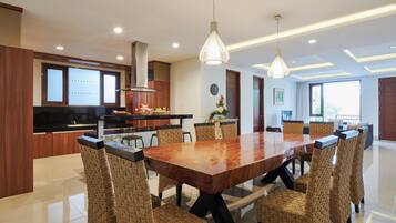 Villa | Dining room