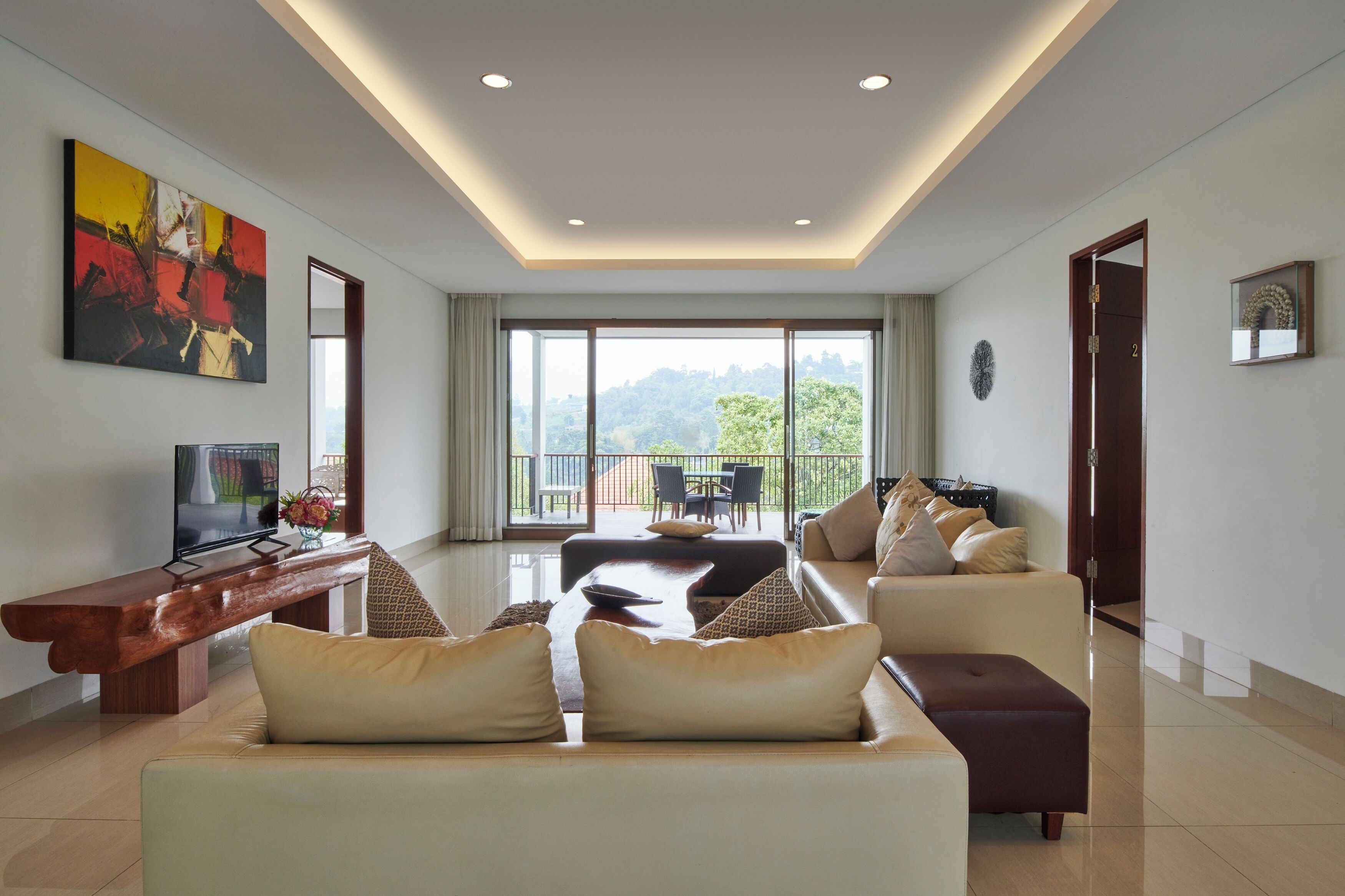 Vila | Area keluarga | Televisi layar datar 40-inci dengan saluran TV satelit dan TV plasma