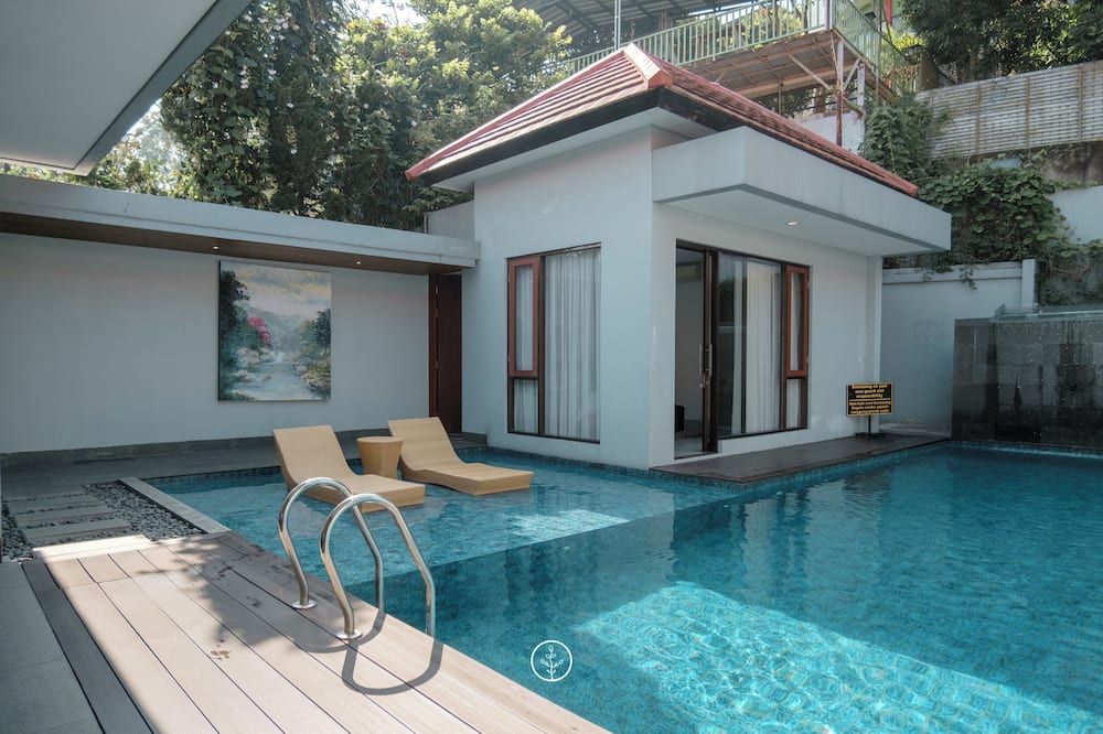 Kirei Mountain View 7BR Villa with a Private Pool