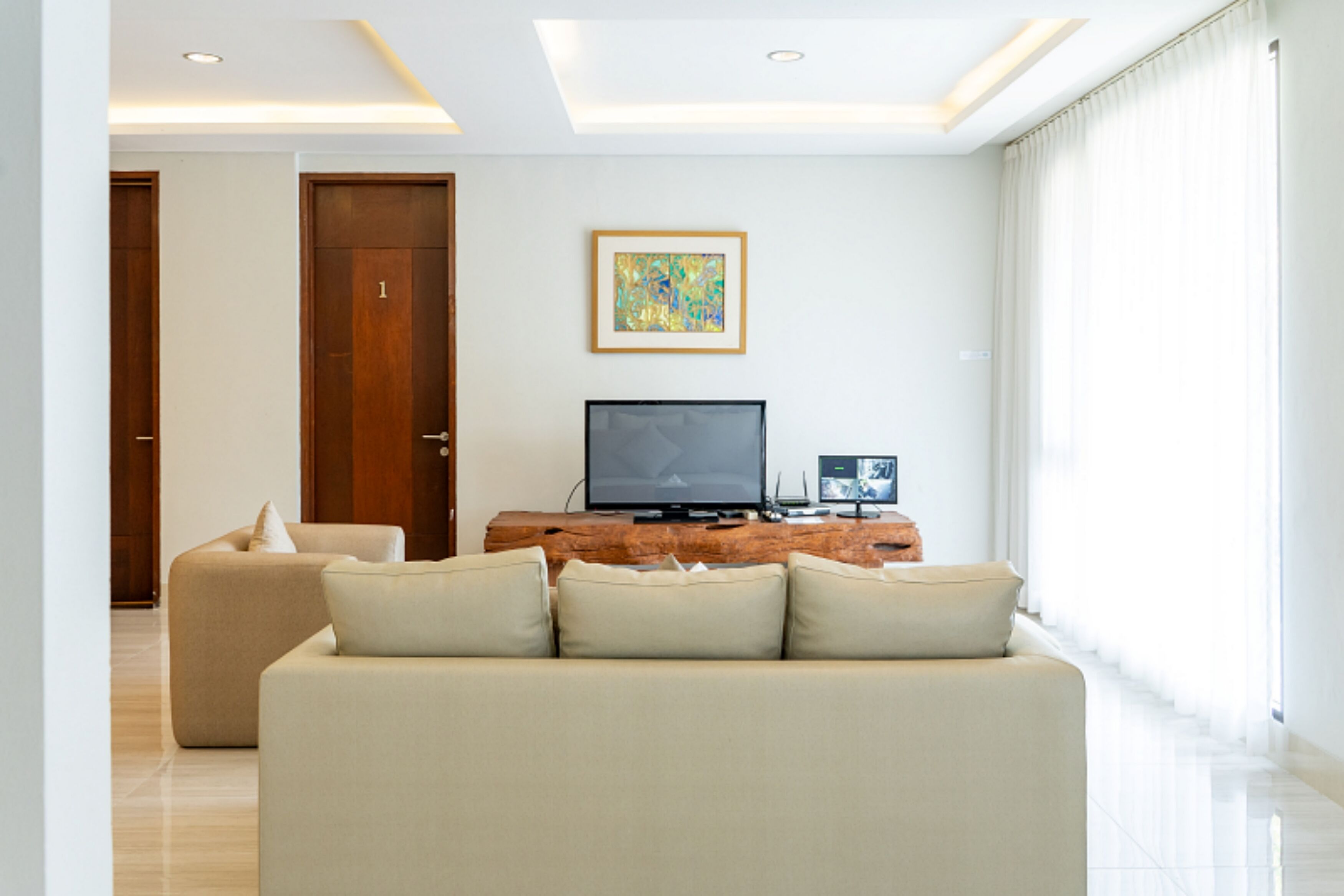 40-inch flat-screen TV with satellite channels, plasma TV, DVD player