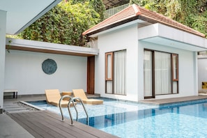 Outdoor pool - Kirei Mountain View Villa 7 Br With Heated Pool (Bandung)