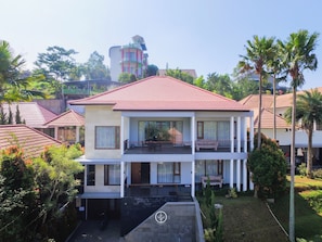 Bicycling - Kirei Mountain View Villa 7 Br With Heated Pool (Bandung)