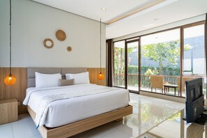 4 bedrooms, premium bedding, Select Comfort beds, individually decorated - Oyama City View 4BR Villa with a Heated Pool (Bandung)
