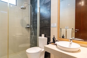Bathroom - Oyama City View 4BR Villa with a Heated Pool (Bandung)